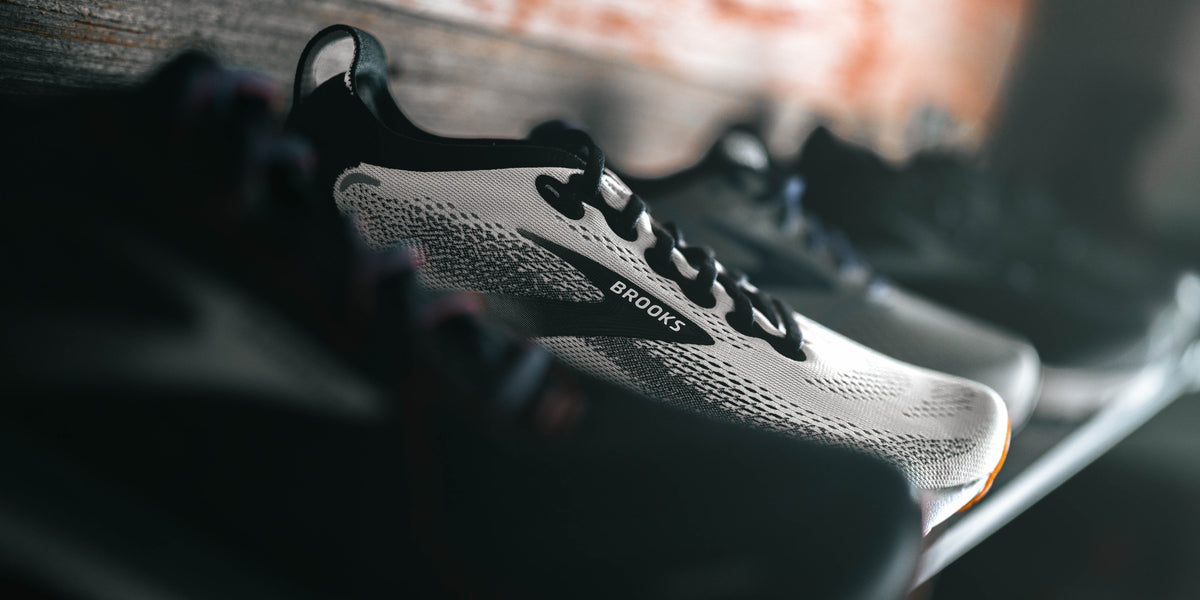 TRAINING SHOES